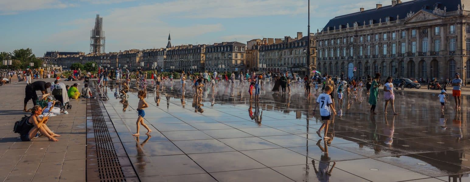 La place de la Bourse et le miroir d'eau.